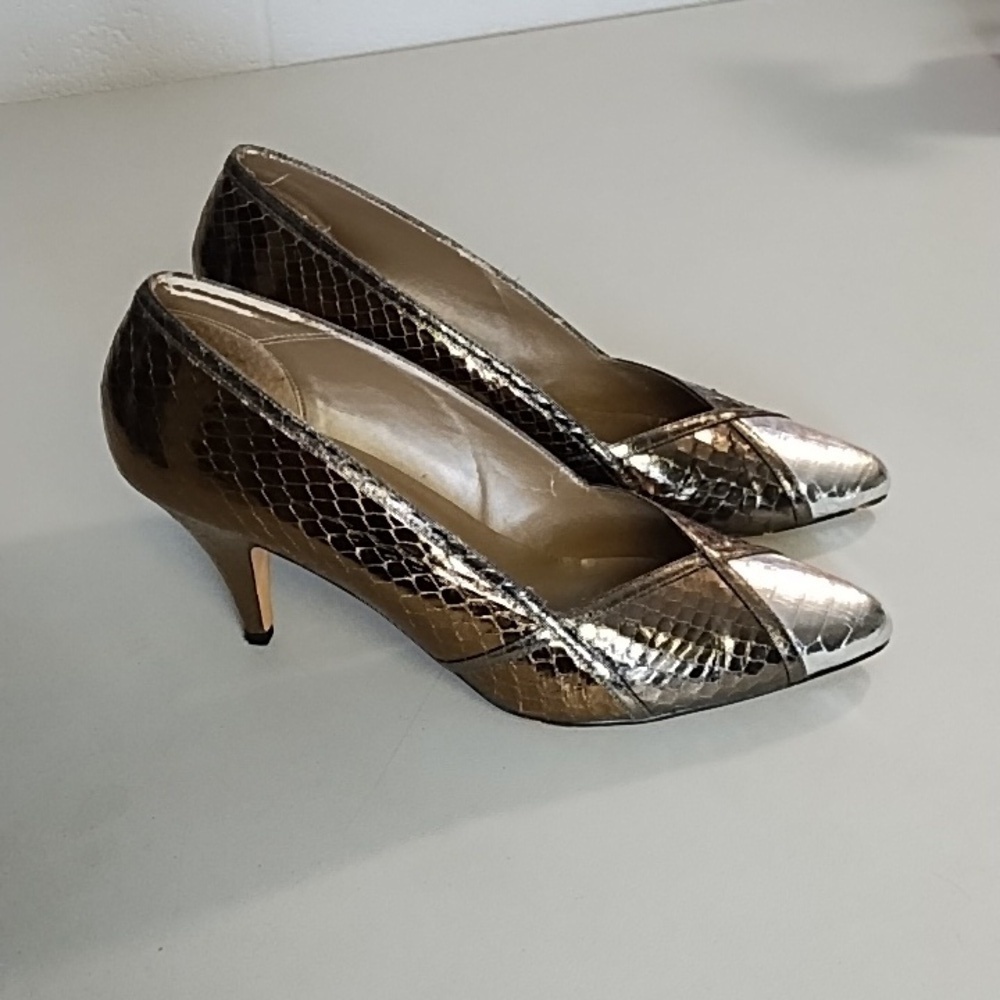 Naturalizer 8N Gold Silver Bronze Snake Imprinted Leather Upper Heeled Shoes